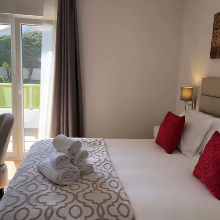Silver Seahorse Garden Retreat בית הארחה 4*