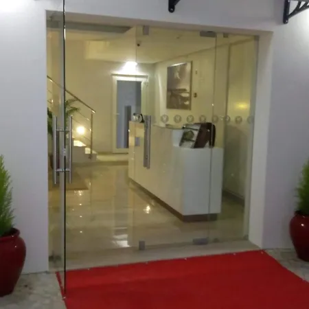 בית הארחה Silver Seahorse Garden Retreat אנטוגויה דה באלייה
