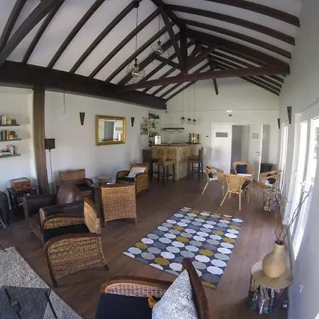 בית הארחה Silver Seahorse Garden Retreat 4*