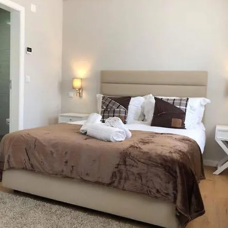 Silver Seahorse Garden Retreat בית הארחה 4*