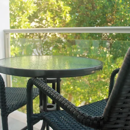 Silver Seahorse Garden Retreat בית הארחה