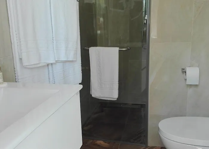 Silver Seahorse Garden Retreat 게스트하우스 4*